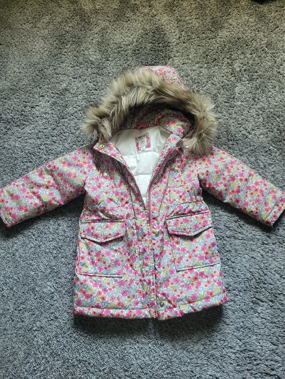 GAP Girls Floral Winter Jacket Size 4T Faux-Fur Hood Zipper 2 Front Pockets Hood